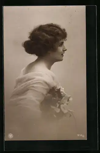 Foto-AK NPG Nr. 918 /2: Dame mit Blumenstrauss im Profil
