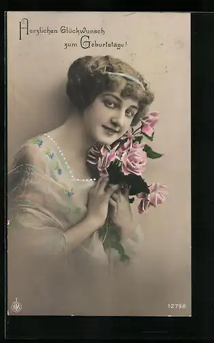 Foto-AK NPG Nr. 12798: Junge Frau mit Rosenstrauss