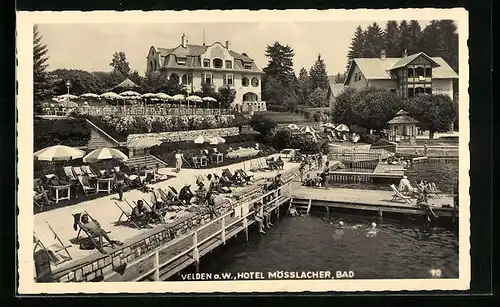 AK Velden, Gäste auf Liegestühlen vor Hotel Mösslacher