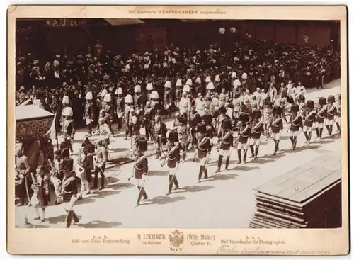 Fotografie R. Lechner, Wien, Ansicht Wien, Kaiser Franz Joseph bei Frohnleichnamprozession an der Stephanskirche
