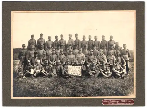 Fotografie Heinrich Illing, Wien, Ansicht Wien, K.u.K. Soldaten Landwehr Inf. Rgt. Wien Nr. 1, 1915