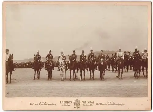 Fotografie R. Lechner, Wien, Ansicht Wien-Schmelz, Vertreter verschiedener Nationen in Uniform bei Kaiserparade 1899