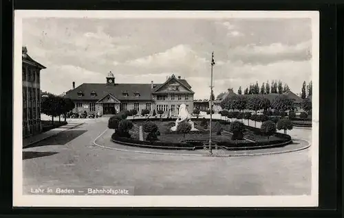 AK Lahr /Baden, Blick auf Bahnhofsplatz