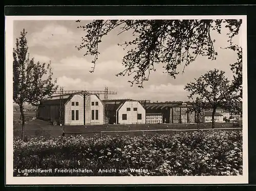 AK Friedrichshafen /Bodensee, Ansicht der Luftsciffwerft von Westen