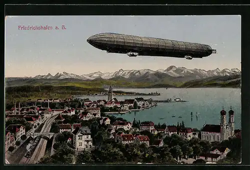 AK Friedrichshafen /Bodensee, Panorama mit Zeppelin am Horizont