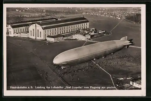 AK Friedrichshafen /Bodensee, Fliegeraufnahme der Landung des Luftschiffes LZ127 Graf Zeppelin