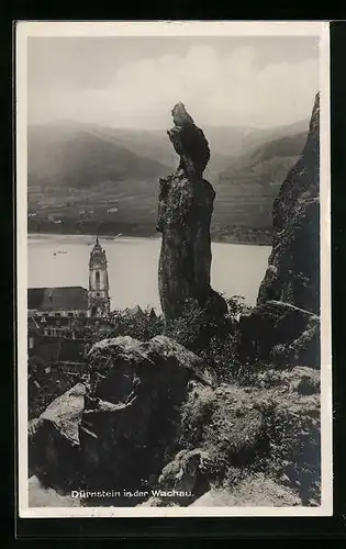 AK Dürnstein /Wachau, Steinformation mit Blick gegen Donau