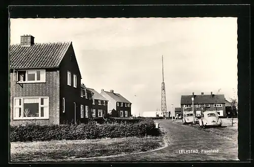AK Lelystad /Flevoland, Strassenpartie mit Wohnhäusern