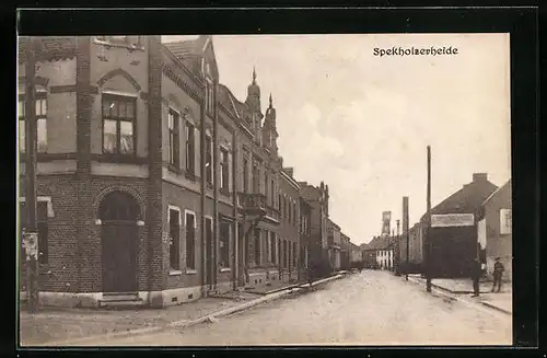 AK Spekholzerheide, Strassenpartie mit Backsteingebäuden