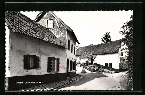 AK Mheer, Strassenpartie mit Haus mit Klappfensterläden