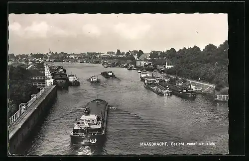 AK Maasbracht, Fluss mit Schiffen