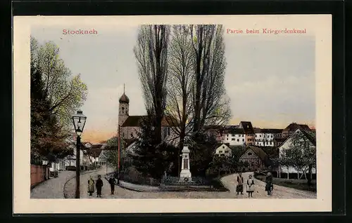 AK Stockach, Strassenpartie mit Kriegerdenkmal