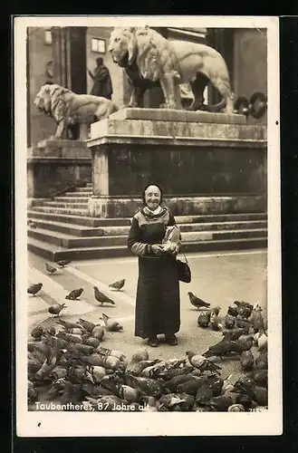 AK München, Münchener Charakterkopf Taubentheres, 87 Jahre alt