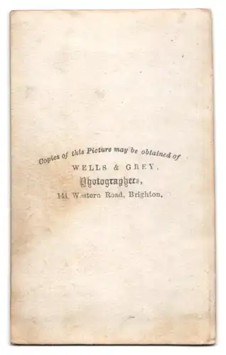 Fotografie Wells & Grey, Brighton, 144. Western Road, Gutbürgerlicher Herr im edlen Kostüm