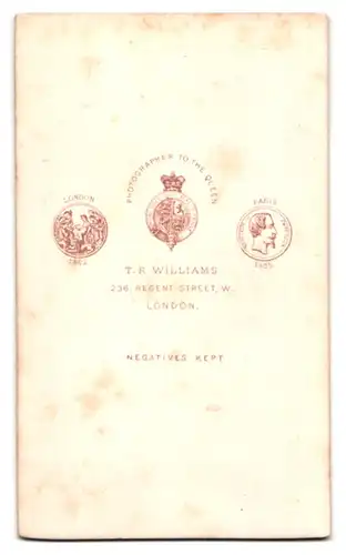 Fotografie T. R. Williams, London, 236. Regent Street, Kleiner Knirps im edlen Anzug mit Schlips