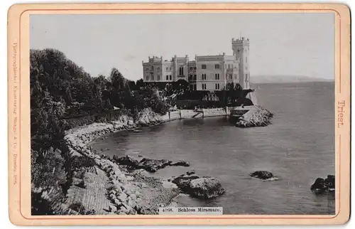 Fotografie Stengel & Co., Dresden, Ansicht Triest, Blick auf das Schloss Miramare