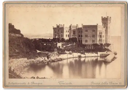 Fotografie Sebastianutti & Benque, Triest, Ansicht Triest, Blick auf das Schloss Miramare