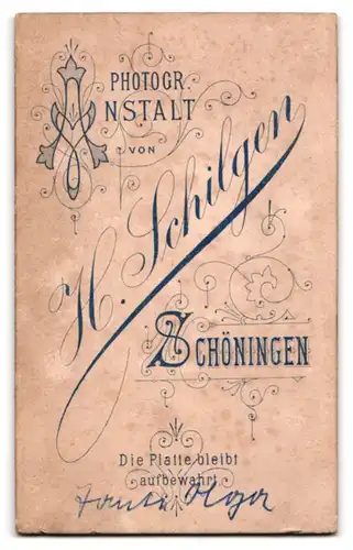 Fotografie H. Schilgen, Schöningen, Hötensleber-Strasse 36, Junge Frau mit streng gescheitelten Haaren und Halskette