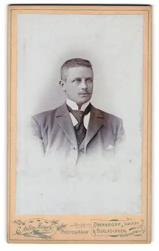 Fotografie Anton Mayer, Oberndorf, Junger Mann mit gezwirbeltem Schnurrbart