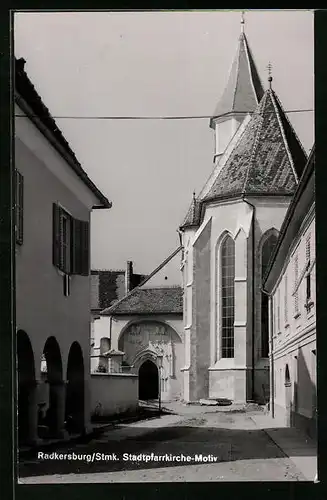 AK Radkersburg, Strasse an der Stadtpfarrkirche