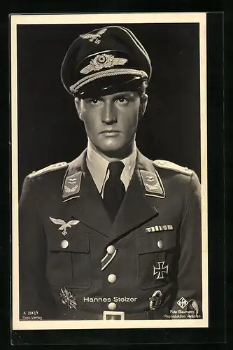 AK Schauspieler Hannes Stelzer schaut ernst