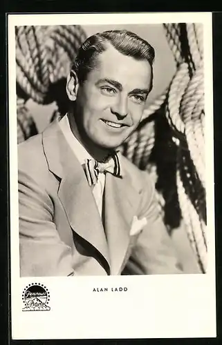 AK Schauspieler Alan Ladd blickt freundlich