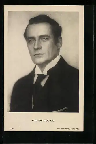 AK Schauspieler Gunnar Tolnaes blickt abwesend in die Ferne