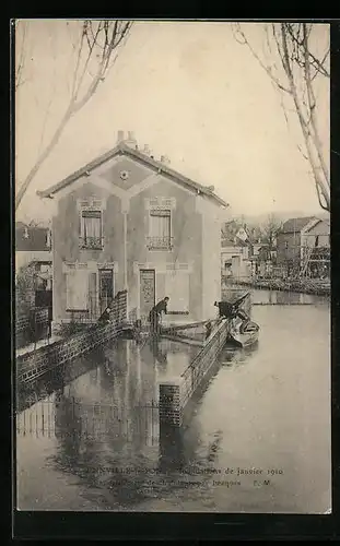 AK Joinville-le-Pont, Inondations 1910, Ravitallement des habitants par barques
