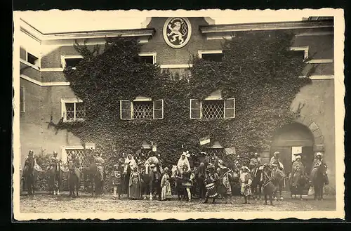 Foto-AK Gmünd, Festzuggruppe historisch Kostümierter