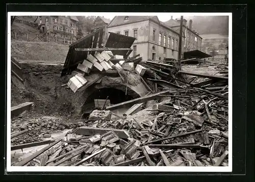 Foto-AK Schramberg, Hochwasserkatastrophe 1959, Trümmer und Kisten