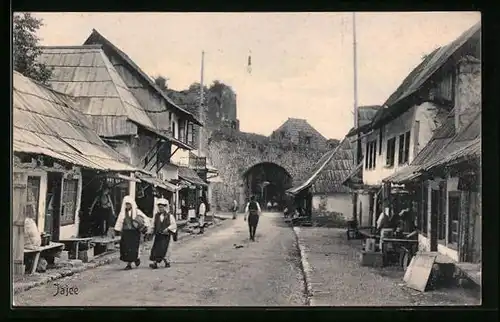 AK Jajce, Strassenpartie mit Frauen in Trachten