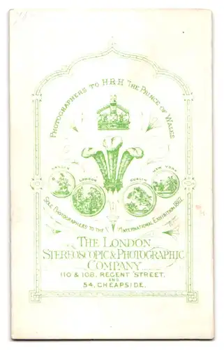 Fotografie Stereoscoping Photgraphy Como., London, 110. & 108. Regent Street, Greisin im weissen Biedermeierkleid