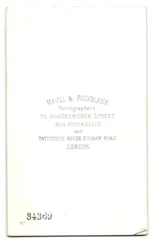 Fotografie Maull & Polyblank, London, 55. Gracechurch Street, Gestandener Herr mit grauem Vollbart am Tisch sitzend