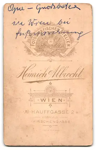 Fotografie Heinrich Albrecht, Wien, Portrait älterer Herr als bei der Fusswaschung im Atelier