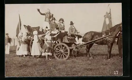 Foto-AK Streefkerk, Kostümierte Herren auf einem Pferdewagen