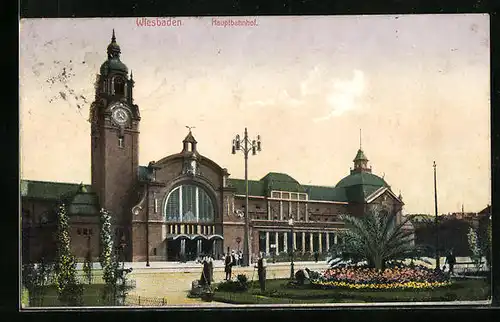 AK Wiesbaden, Hauptbahnhof mit Grünfläche