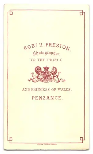 Fotografie Rob. H. Preston, Penzance, Portrait Herr im Anzug mit Kinnbart