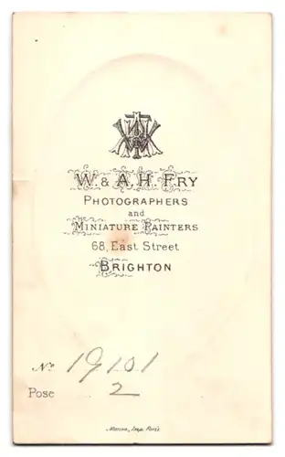 Fotografie W. & A. H. fry, Brighton, East Street 68, Portrait feiner Herr im Anzug mit gepflegtem Backenbart