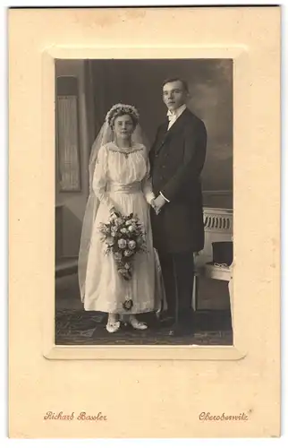 Fotografie Richard Bassler, Oberoderwitz, Portrait Eheleute am Hochzeitstag im Brautkleid und Anzug mit Schleier