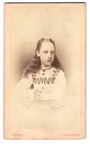 Fotografie A. Lafosse, Manchester, 32 Victoria Street, Portrait Mädchen mit langen Haaren