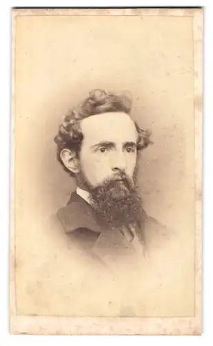 Fotografie F. W. Bannister, Carlisle, Henry Street, Portrait Herr mit Vollbart