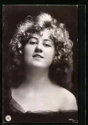 Foto-AK NPG Nr. 322 /3: Junge Frau mit gelocktem Haar