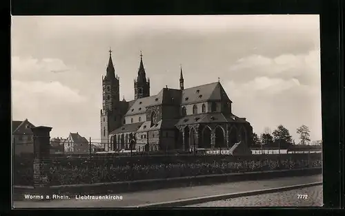 AK Worms /Rhein, Liebfrauenkirche von der Strasse gesehen