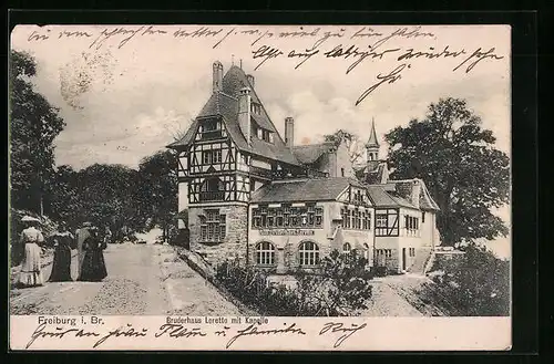 AK Freiburg, Damen vor Bruderhaus Loretto mit Kapelle