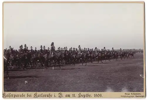 Fotografie Oscar Tellgmann, Eschwege, Ansicht Karlsruhe, Kasierparade am 11. September 1909, Kavallerie-Parade