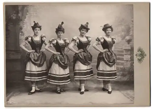 Fotografie Eduard Bertel, Salzburg, hübsches österreicher Tanz-Quartett im Bühnenkostüm