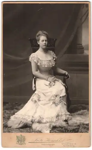 Fotografie Fritz Heuschkel, Schwerin, Portrait Marie Antoinette zu Mecklenburg-Schwerin mit Autograph 1902