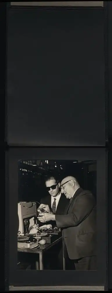 Fotoalbum mit 18 Fotografien 1963, Türkische Funktionäre besuchen English Electric Liverpool & Netherton Works 11