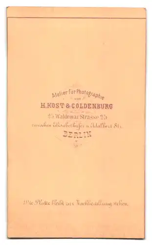 Fotografie H. Cost & C. Oldenburg, Berlin, Waldemarstr. 25, Mutter & Tochter im Profil abgelichtet