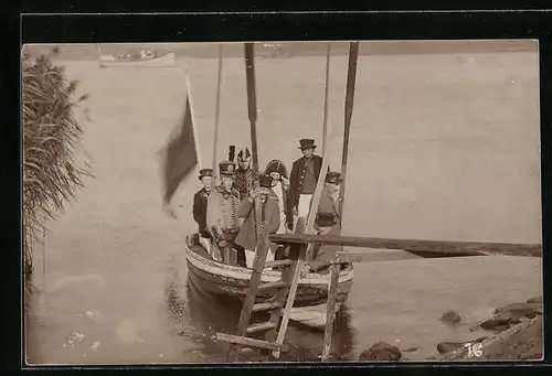 AK Streefkerk, Menschen in Kostümen auf Ruderboot